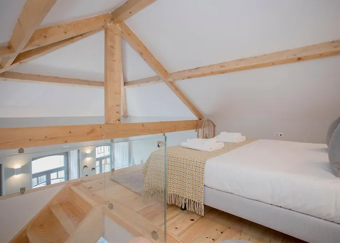 Liiiving In - Santa Catarina Mezzanine * Порту