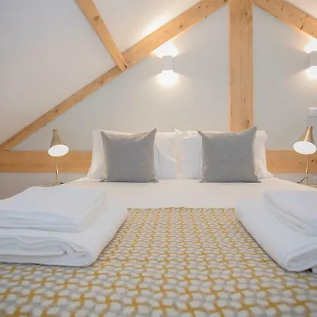 Liiiving In - Santa Catarina Mezzanine * Oporto